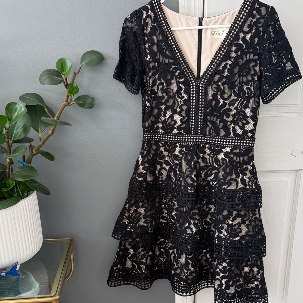 Eliza J Black Lace V-Neck Short Sleeve Dress - NWOT
